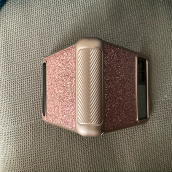 Motorola Razr 2023 Case in Rose Gold (COPY) - Picture 8 of 12